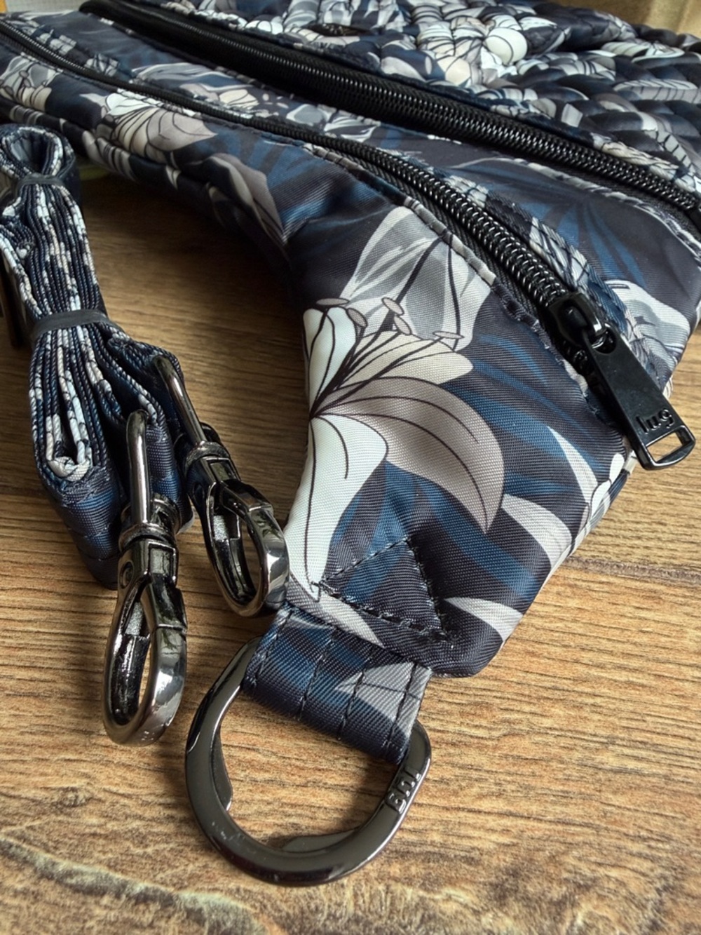 Lug Lily Navy Blue Hippy 2 Limited Edition Crossbody Bag – NWOT, RFID Protection - Picture 13 of 13